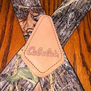CABELAS FULLY ADJUSTABLE CAMOUFLAGE SUSPENDERS LIKE NEW CONDITION.